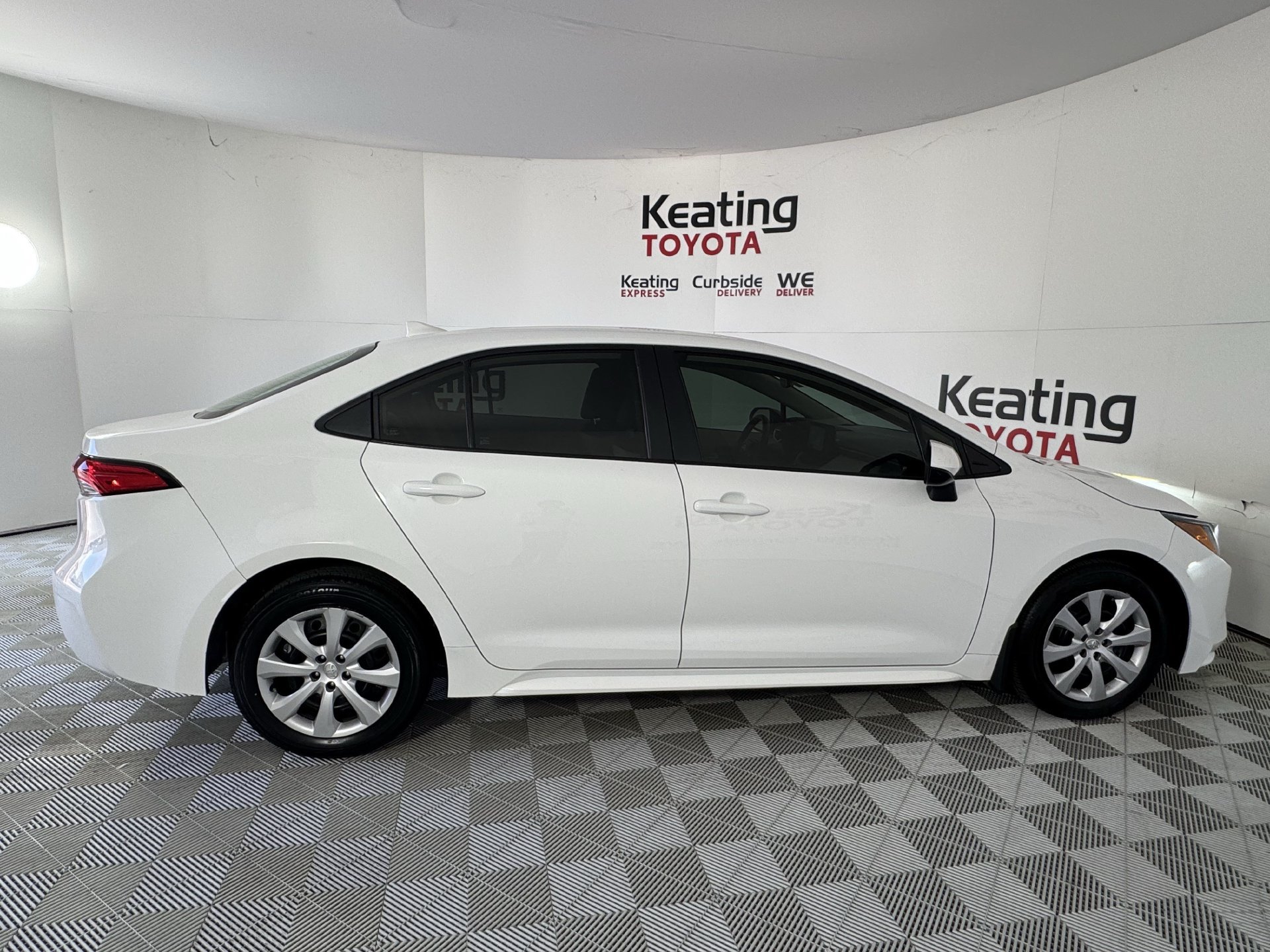 Used 2025 Toyota Corolla LE FWD image 4
