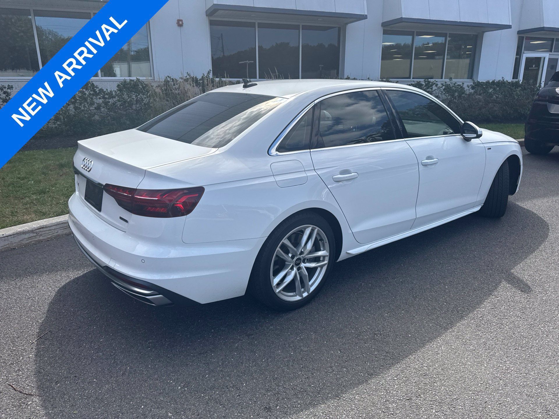 Used 2022 Audi A4 2.0T Premium Plus AWD/4WD image 2