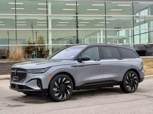 Used 2024 Lincoln Nautilus Reserve w/ Jet Appearance Package (87T) image 2