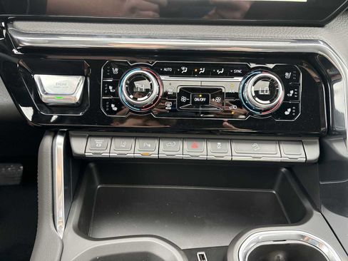 New 2026 GMC Sierra 2500 Denali w/ Denali Reserve Package AWD/4WD image 19