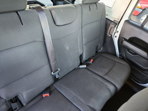 Used 2020 Jeep Wrangler Unlimited Sahara image 19