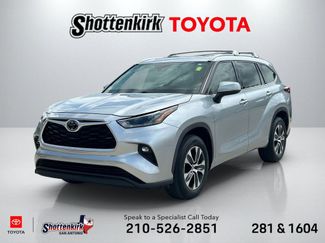 Used 2021 Toyota Highlander XLE FWD video 1