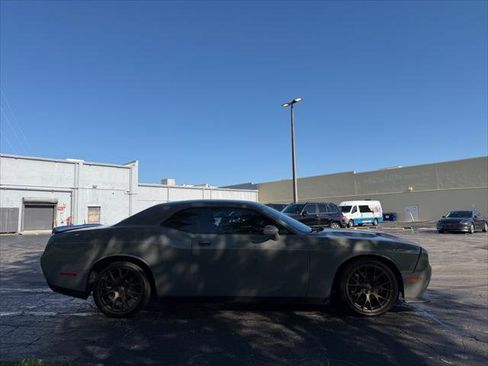 Used 2017 Dodge Challenger R/T w/ Driver Convenience Group RWD image 11