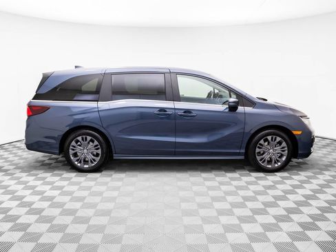 New 2026 Honda Odyssey Touring image 7