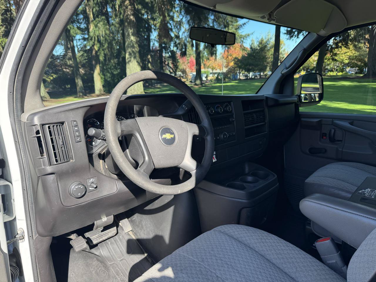Used 2010 Chevrolet Express 2500 RWD image 11