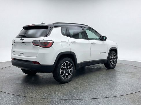 Used 2025 Jeep Compass Trailhawk AWD/4WD image 9