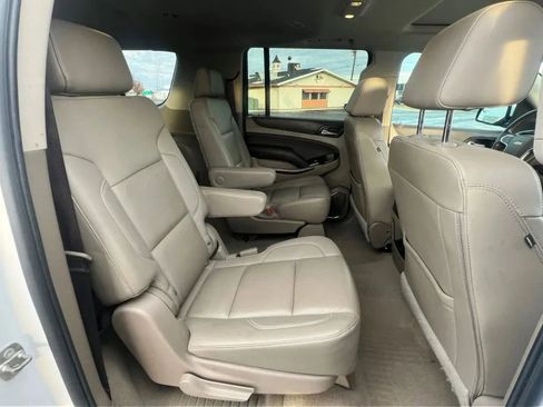 Used 2019 Chevrolet Suburban LT image 18