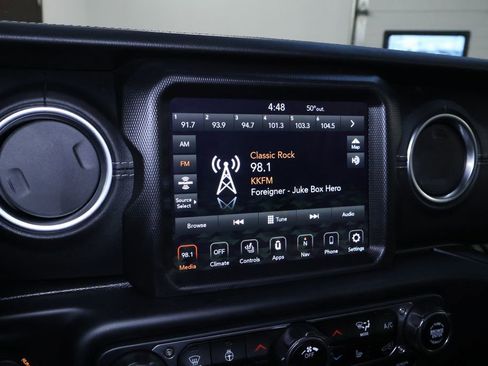 Used 2020 Jeep Gladiator Overland AWD/4WD image 25