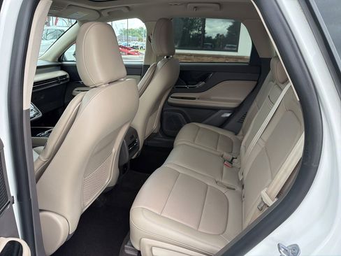 Used 2022 Lincoln Corsair FWD w/ Premium Package image 5