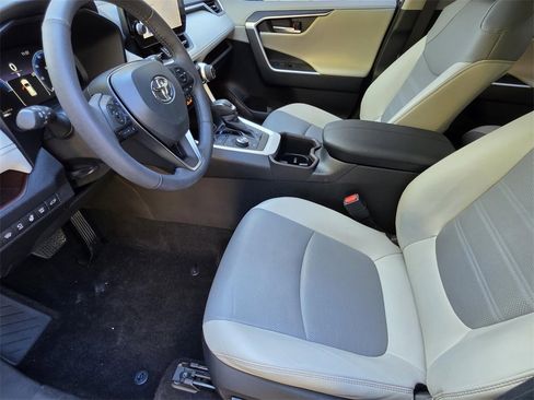 Used 2023 Toyota RAV4 Limited image 8