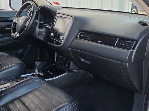 Used 2020 Mitsubishi Outlander SE image 32