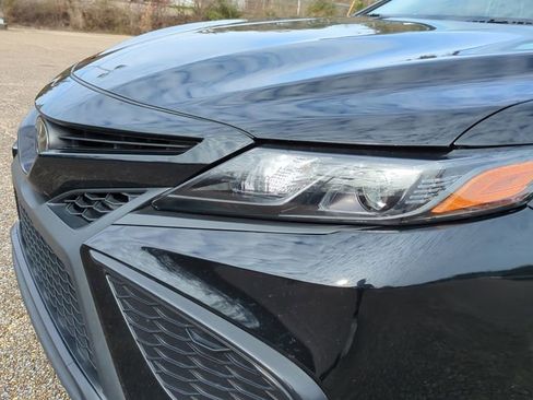 Used 2023 Toyota Camry SE image 9