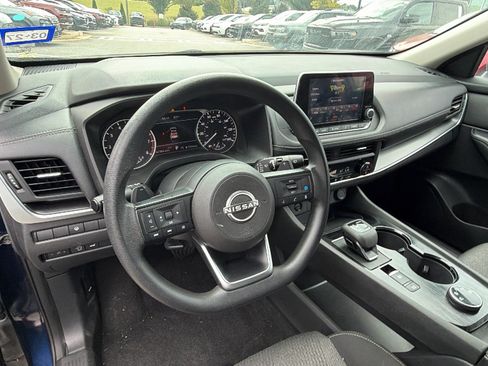 Used 2024 Nissan Rogue SV AWD/4WD image 24