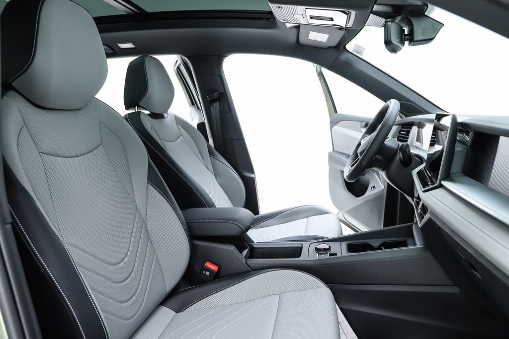 New 2026 Volkswagen Tiguan SE R-Line FWD image 36