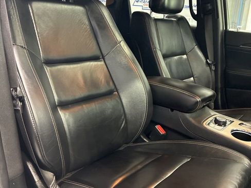 Used 2017 Jeep Grand Cherokee Limited image 50