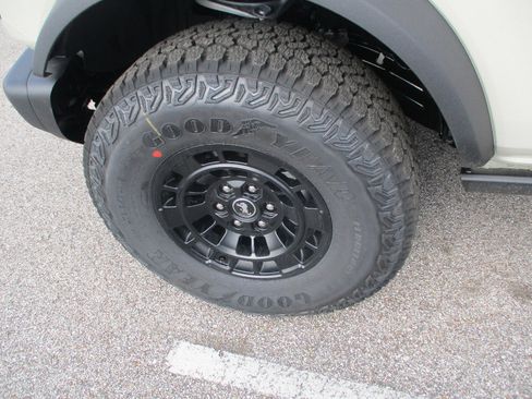 New 2026 Ford Bronco Badlands w/ Sasquatch Package AWD/4WD image 24