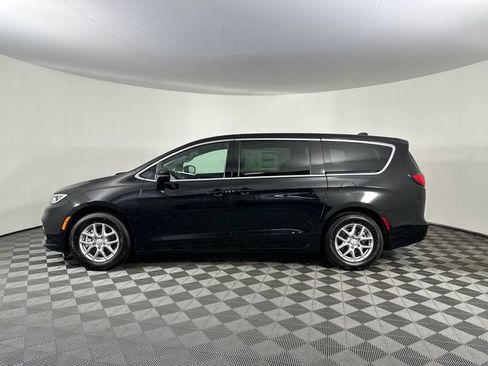 New 2026 Chrysler Pacifica Select FWD image 3