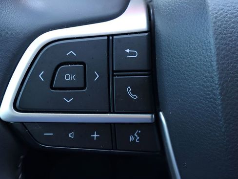 Certified 2025 Toyota Highlander XLE image 23