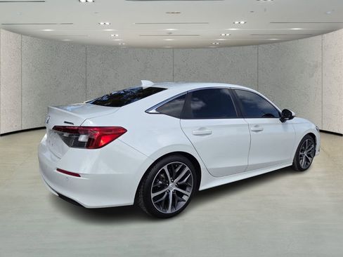 Used 2022 Honda Civic Touring image 3