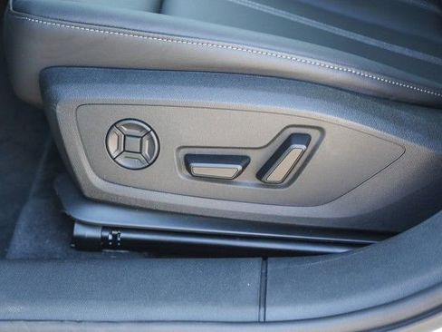 New 2025 Audi A6 e-tron Premium AWD/4WD image 18