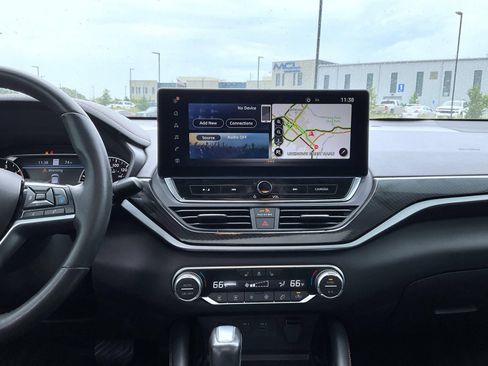 Used 2023 Nissan Altima 2.0 SR FWD image 13