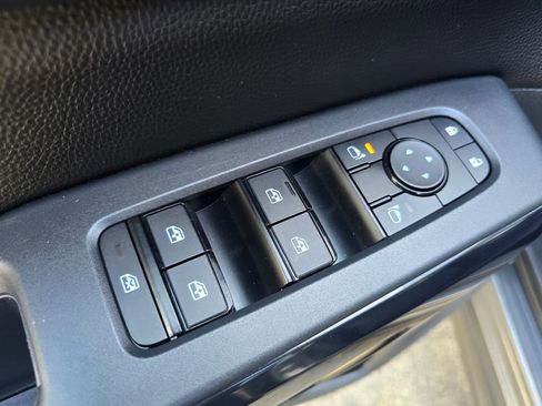 Used 2025 Nissan Pathfinder SV AWD/4WD image 21