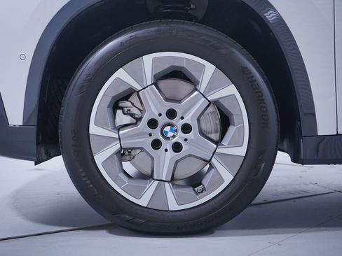 Used 2025 BMW X1 xDrive28i AWD/4WD image 2