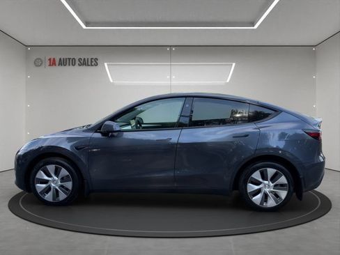 Used 2023 Tesla Model Y Long Range AWD/4WD image 2