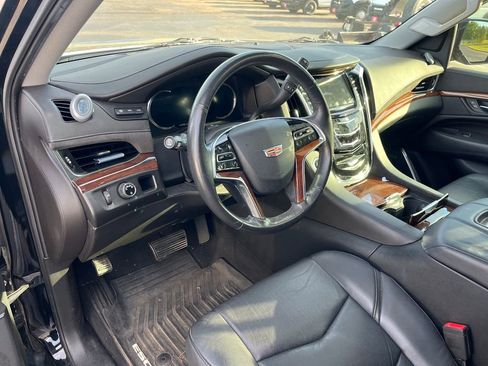 Used 2016 Cadillac Escalade Luxury image 5