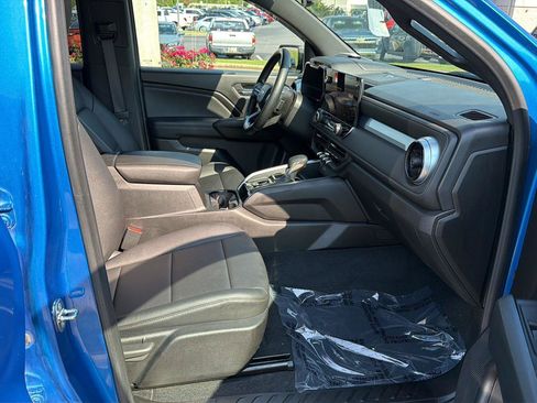 Used 2023 Chevrolet Colorado LT w/ LT Convenience Package III RWD image 13