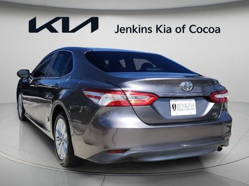Used 2018 Toyota Camry LE w/ Convenience Package FWD image 7
