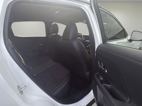 Used 2025 Nissan Kicks SR image 14