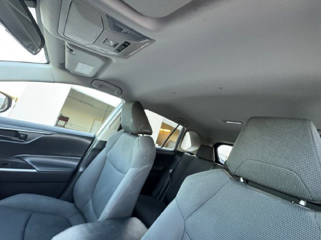 Used 2021 Toyota RAV4 LE FWD image 27