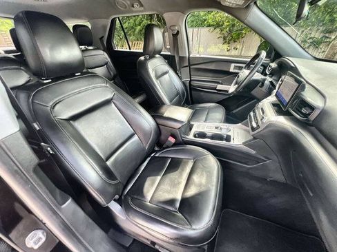 Used 2021 Ford Explorer XLT w/ Equipment Group 202A RWD image 27