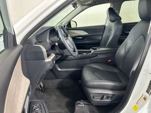 Used 2024 Toyota Grand Highlander AWD image 11