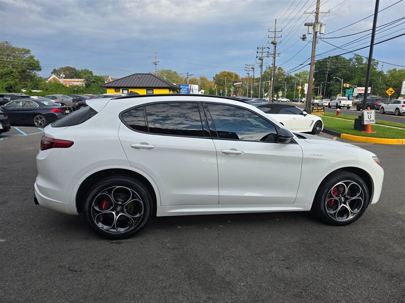 Used 2023 Alfa Romeo Stelvio Veloce AWD/4WD image 25