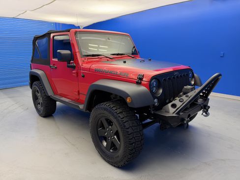 Used 2017 Jeep Wrangler Sport AWD/4WD image 2