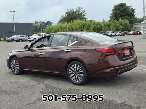 Used 2024 Nissan Altima 2.5 SV FWD image 3