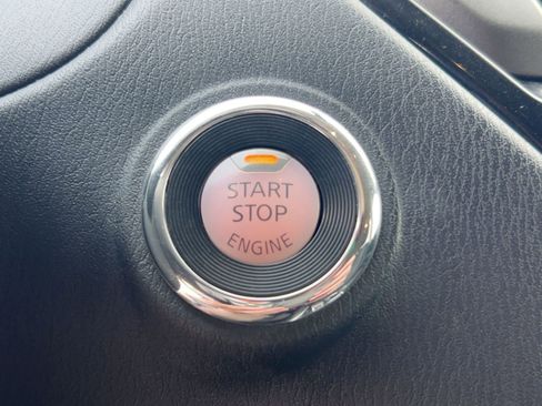 Used 2020 Nissan Pathfinder S image 26