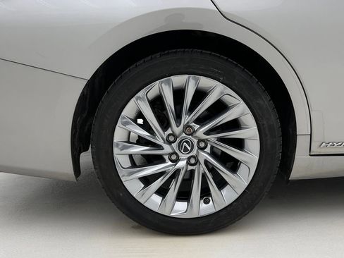 Used 2021 Lexus ES 300h w/ Luxury Package image 28