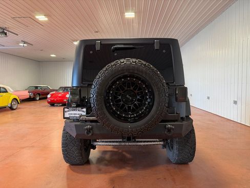 Used 2014 Jeep Wrangler Unlimited Sahara image 8