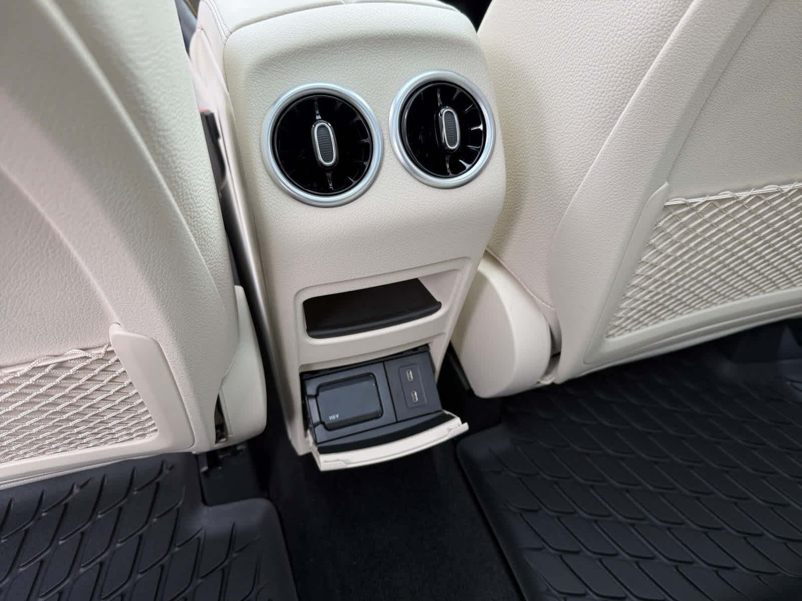 Used 2026 Mercedes-Benz GLB 250 4MATIC image 28