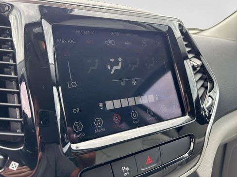 Used 2019 Jeep Cherokee Limited AWD/4WD image 23
