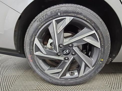 Used 2024 Hyundai Elantra SEL w/ Convenience Package image 49