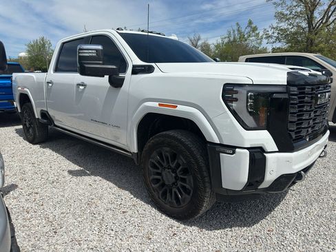 Used 2025 GMC Sierra 2500 Denali Ultimate image 2