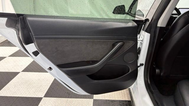 Used 2021 Tesla Model 3 Standard Range Plus RWD image 18