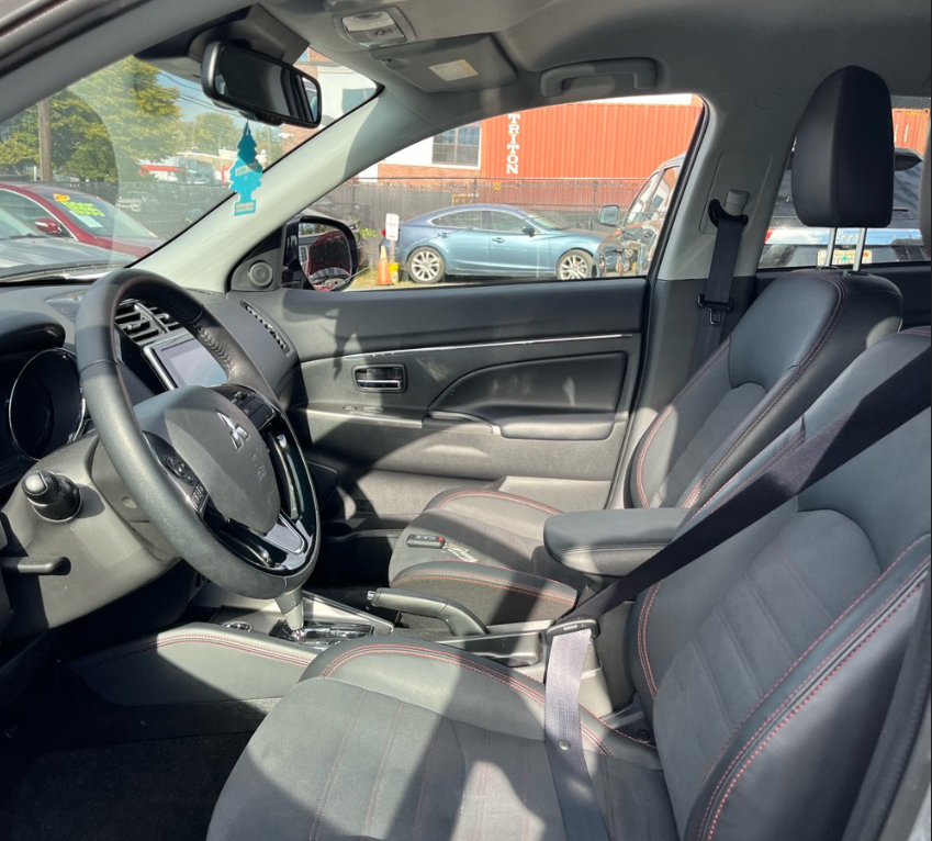 Used 2026 Mitsubishi Outlander Sport SE AWD/4WD image 5