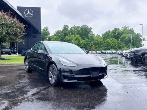 Used 2023 Tesla Model 3 Standard Range RWD image 1