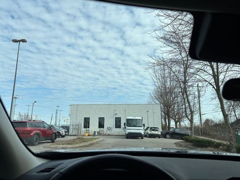 Used 2025 Nissan Pathfinder SV image 37