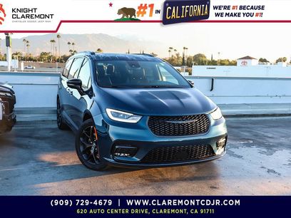 Used 2025 Chrysler Pacifica Limited